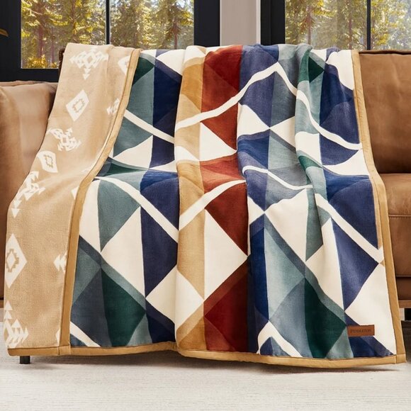 Pendleton Reversible Plush Throw 50" x 70" Serrado Polyester New - Picture 2 of 7